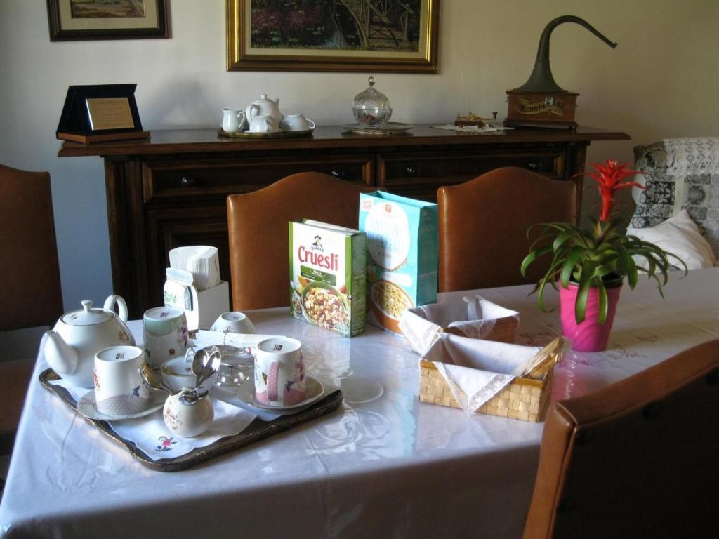 Bed and Breakfast La Casa Dei Pini Malnate Экстерьер фото