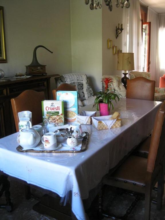 Bed and Breakfast La Casa Dei Pini Malnate Экстерьер фото