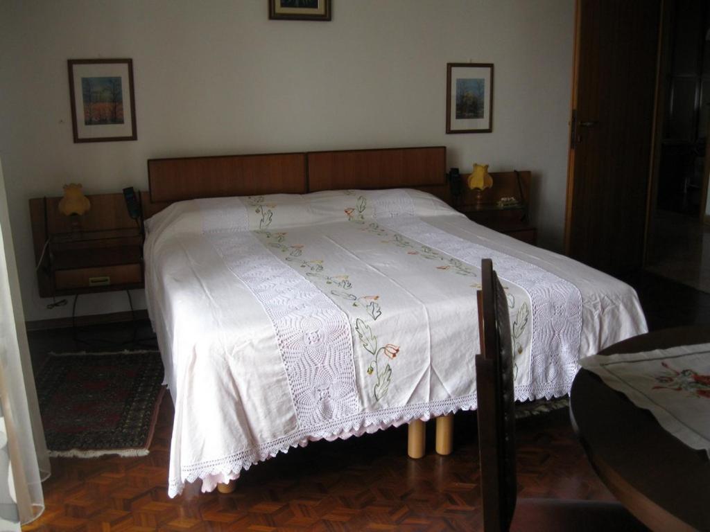 Bed and Breakfast La Casa Dei Pini Malnate Экстерьер фото