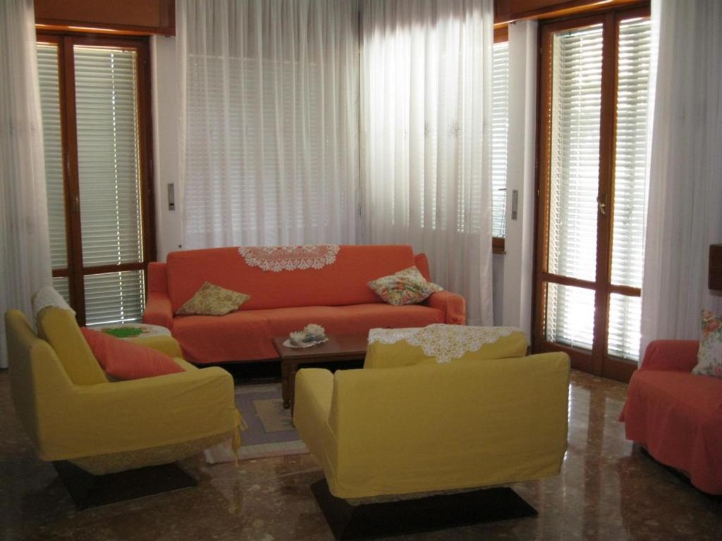 Bed and Breakfast La Casa Dei Pini Malnate Экстерьер фото