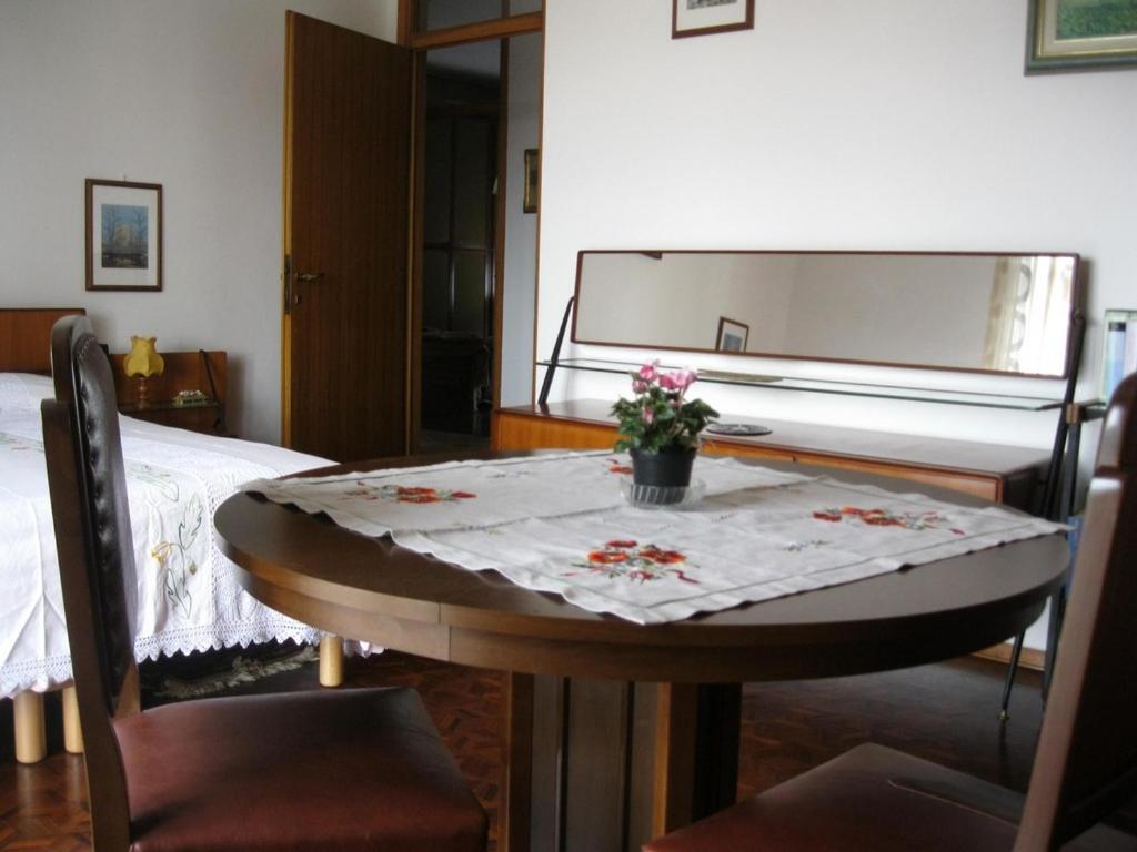 Bed and Breakfast La Casa Dei Pini Malnate Экстерьер фото