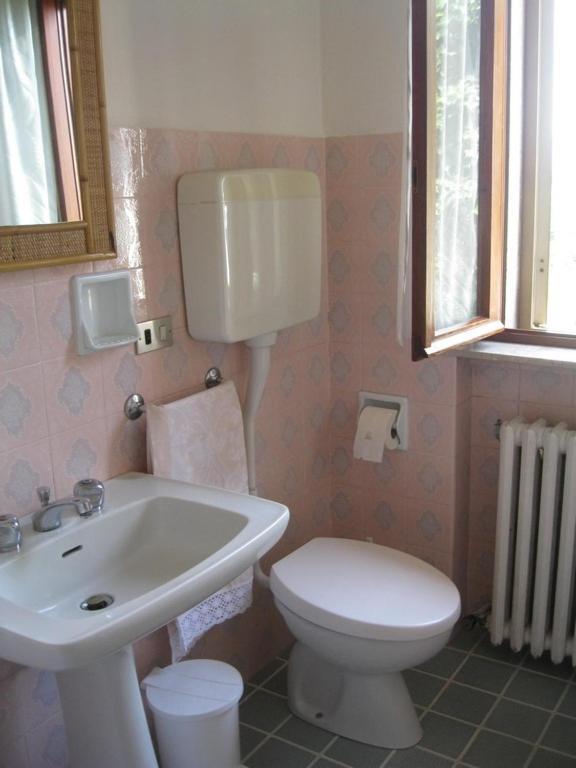 Bed and Breakfast La Casa Dei Pini Malnate Экстерьер фото