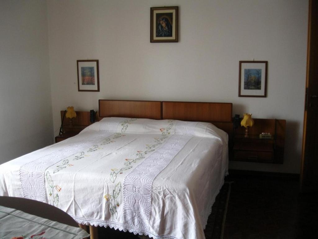 Bed and Breakfast La Casa Dei Pini Malnate Экстерьер фото